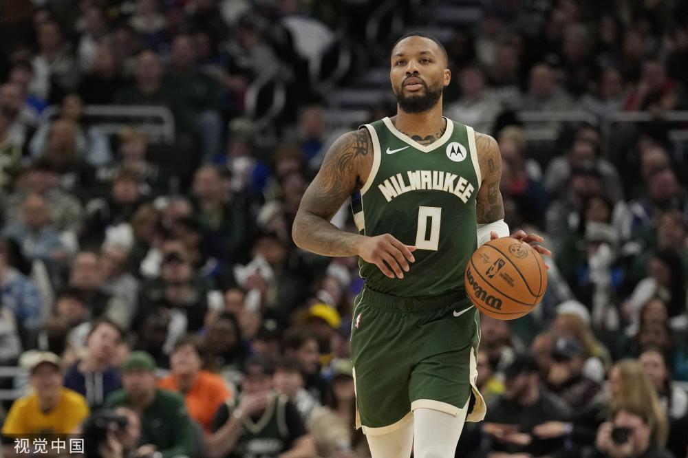 字母哥这样 字母哥这样